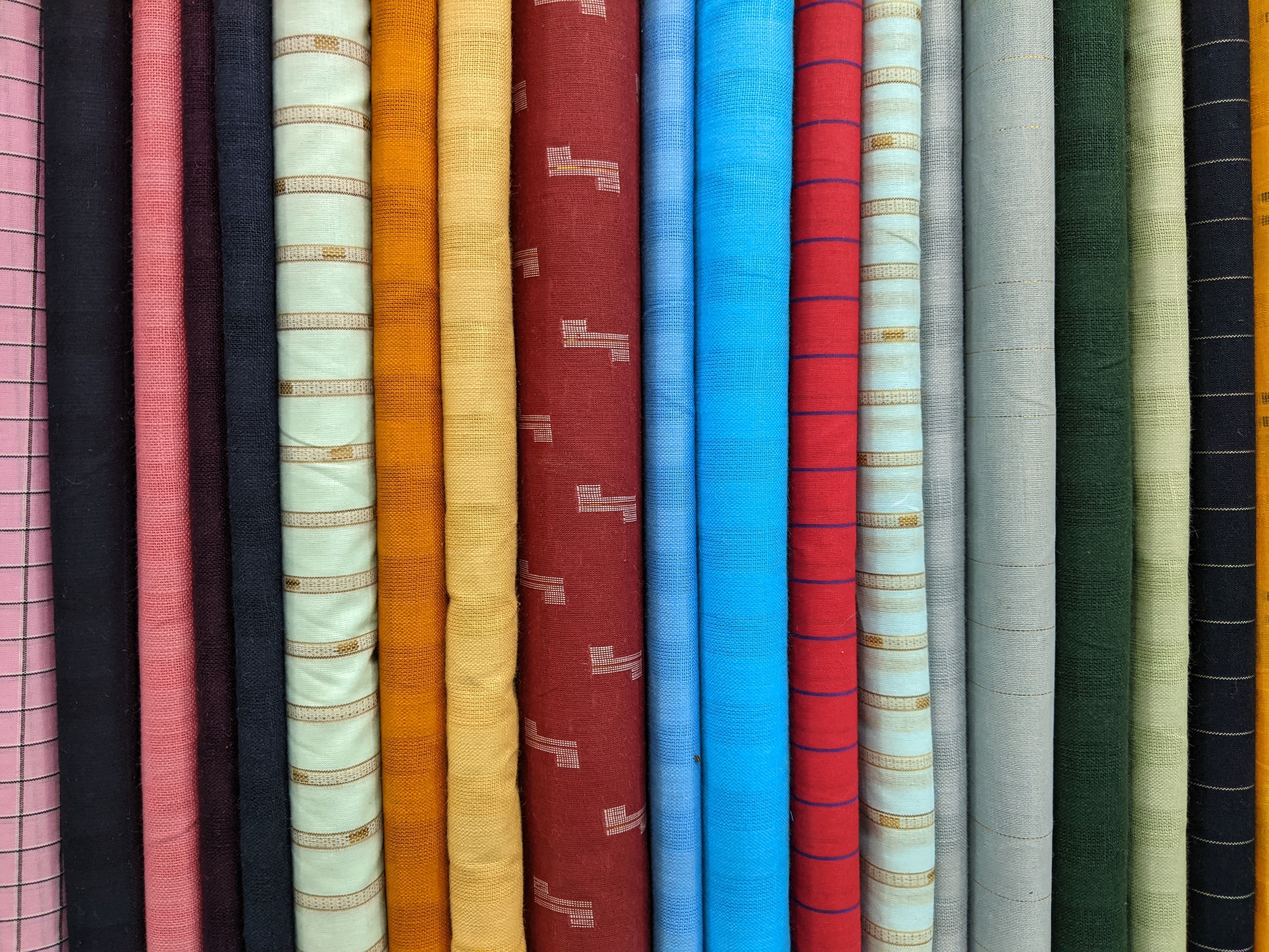 Koltuk Kumaşı Seçimi: Chenille, Keten, Nubuk ve Deri Karşılaştırması