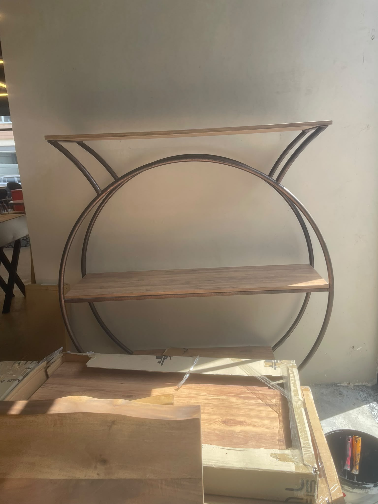 Modern Çember Detaylı Metal Ahşap Raf Ünitesi Kitaplık ve Dresuar